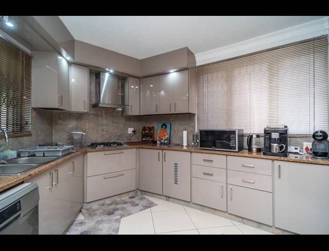 5 BEDROOM HOUSE FOR SALE IN WESTVILLE